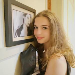 Meet your Posher, Macie